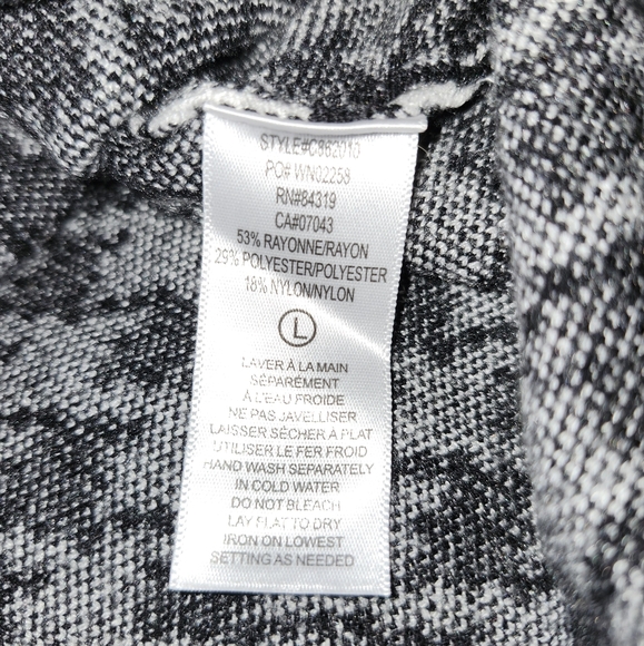 Knit houndstooth hight-waisted pencil skirt in size Large - Picture 4 of 10